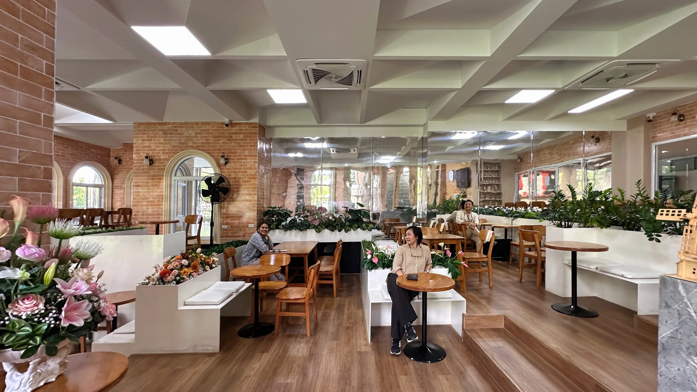 TH Studio Architects revisits Maria Café following its completion and occupation.